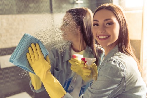 Different sofa cleaning methods for fabric and leather